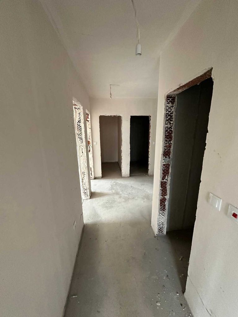 Продава се Тристаен апартамент в Пловдив, Христо Смирненски - 122 кв.м за 1632 €/кв.м - Снимка #2