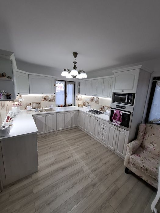 Vand casa complet mobilata si utilata la 2 km de Aqua President!