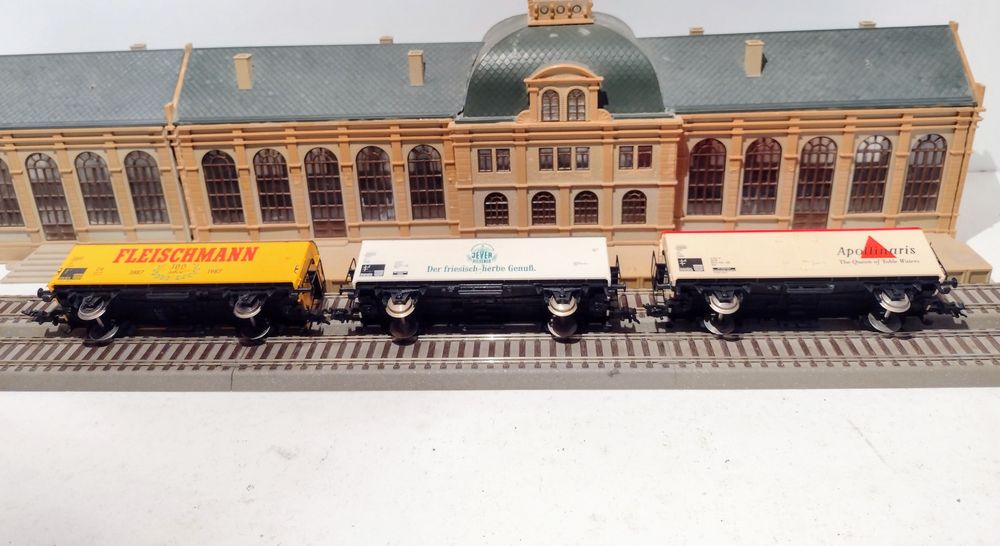 2) Set machete vagoane frigorifice trenulet Fleischmann HO