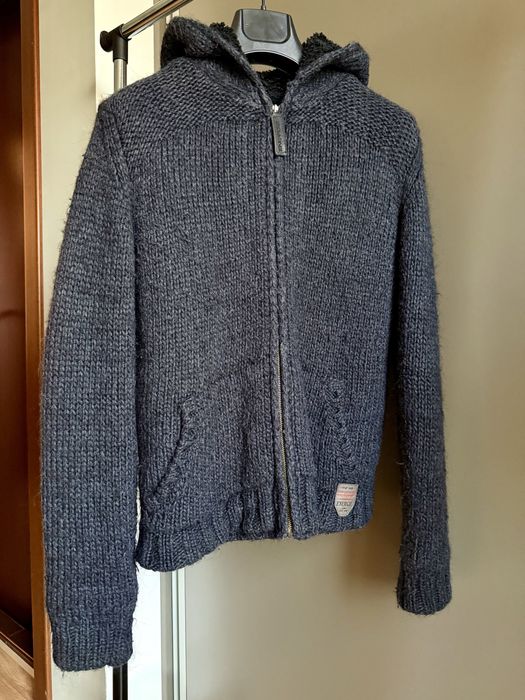 Вълнена зимна жилетка на Energie с цип и качулка. Черна. Размер М.