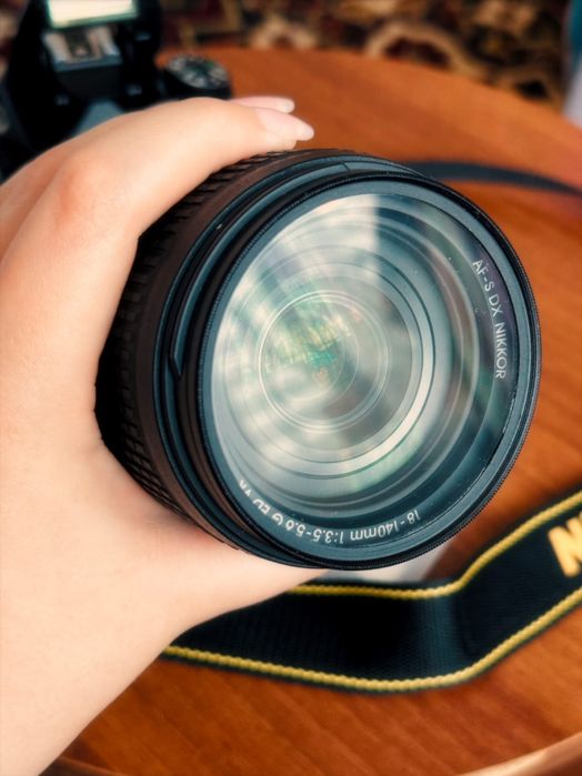 Продам фотокамеру Nikon D7500 с объективом 18-140 мм