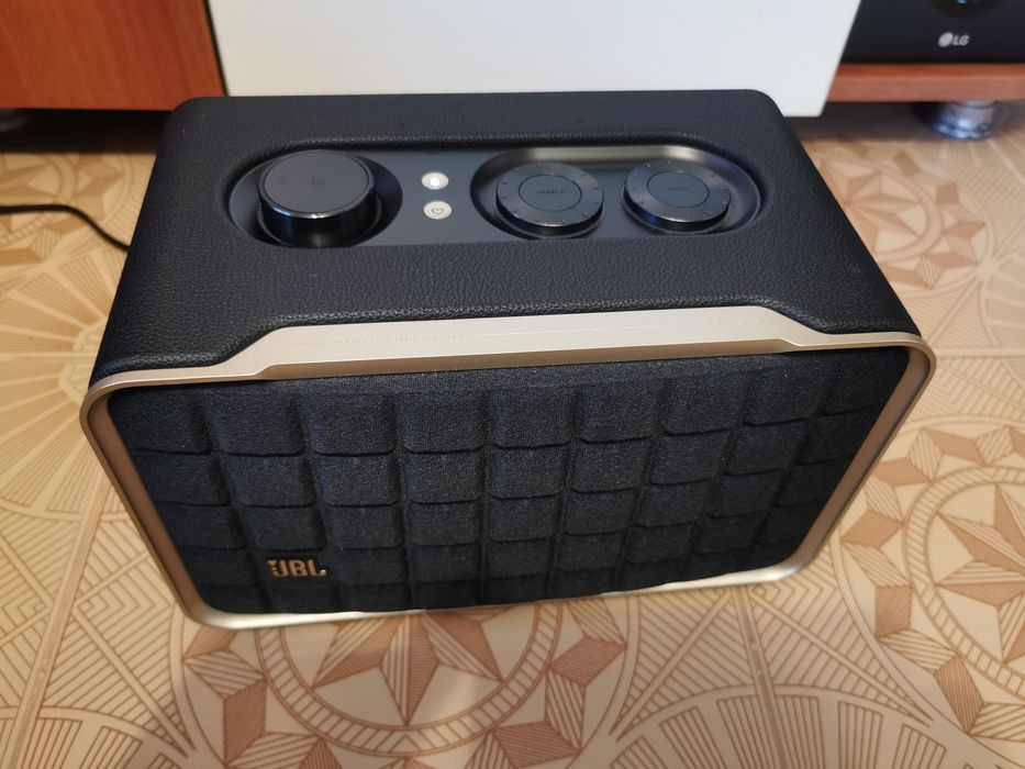 JBL Authentics 200