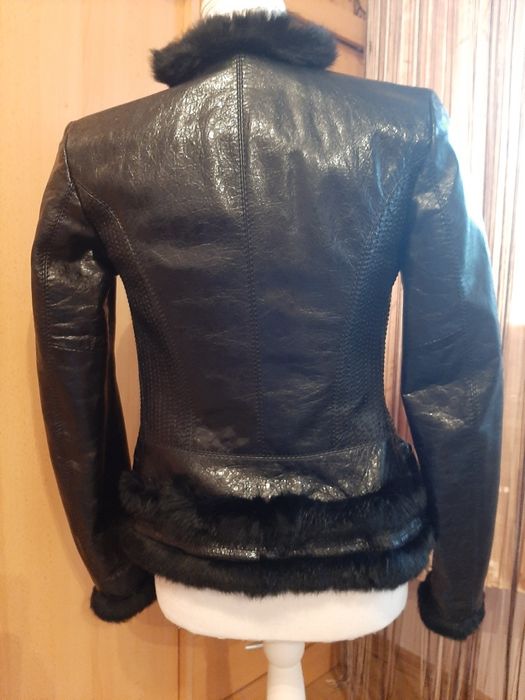 Geaca neagra cu blana naturala
