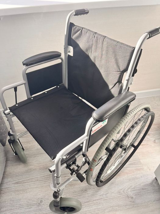 Сдам в аренду инвалидную коляску