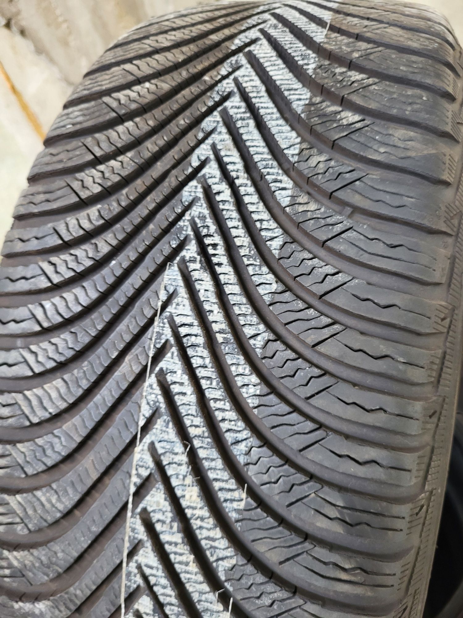 4 бр зимни 225/55/17 Michelin RFT