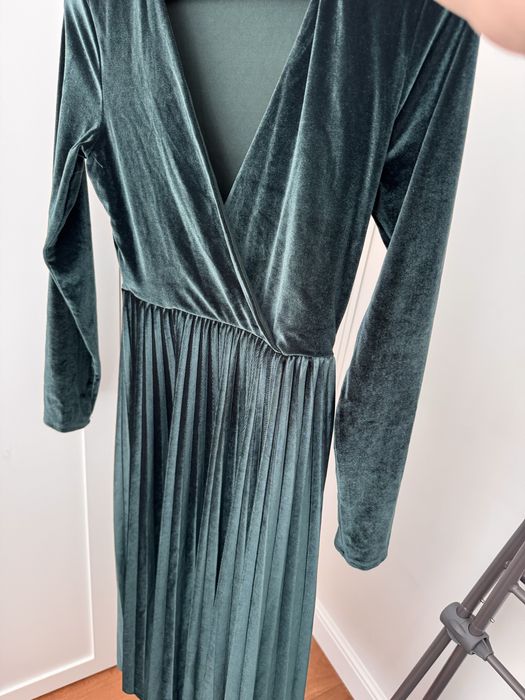 Коледна плисирана рокля Reserved