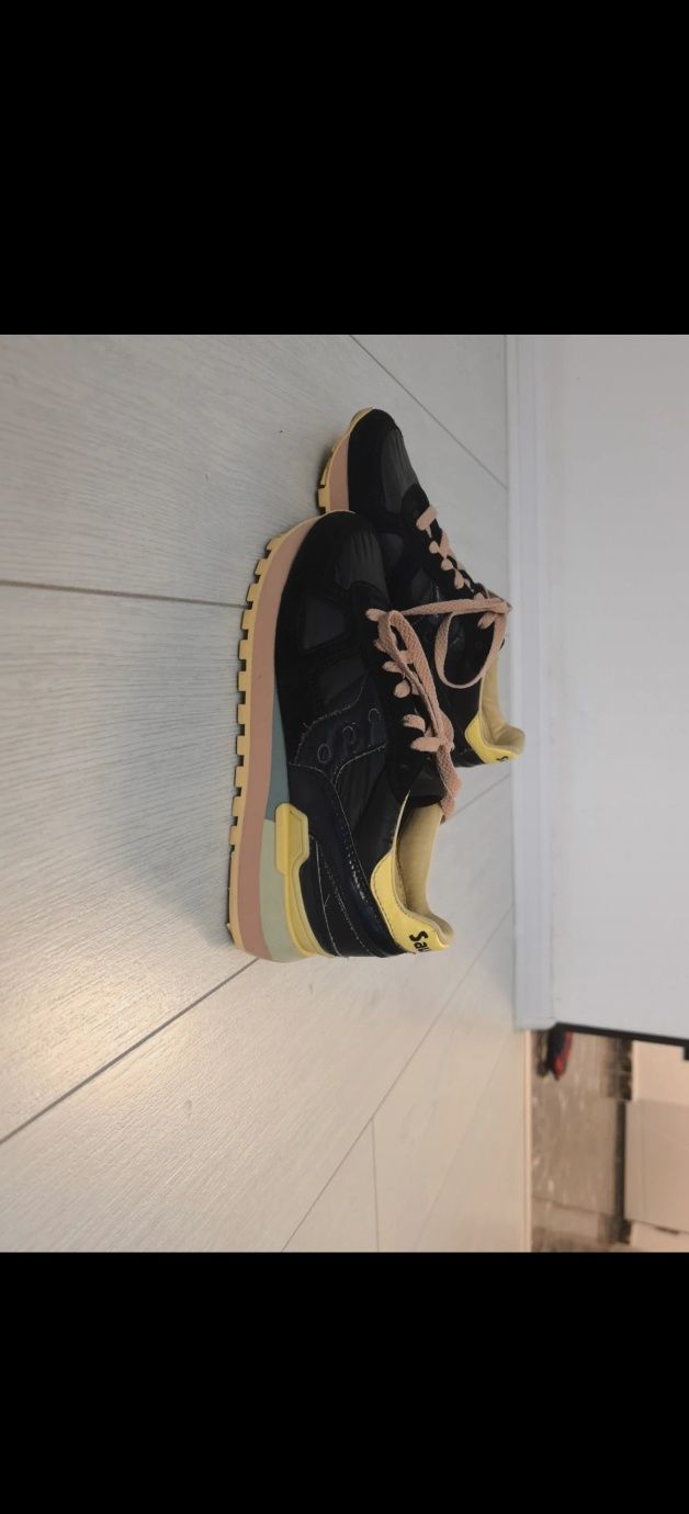 Adidasi Saucony 37,5, de fapt sunt un 36 (23cm talpa interioara)