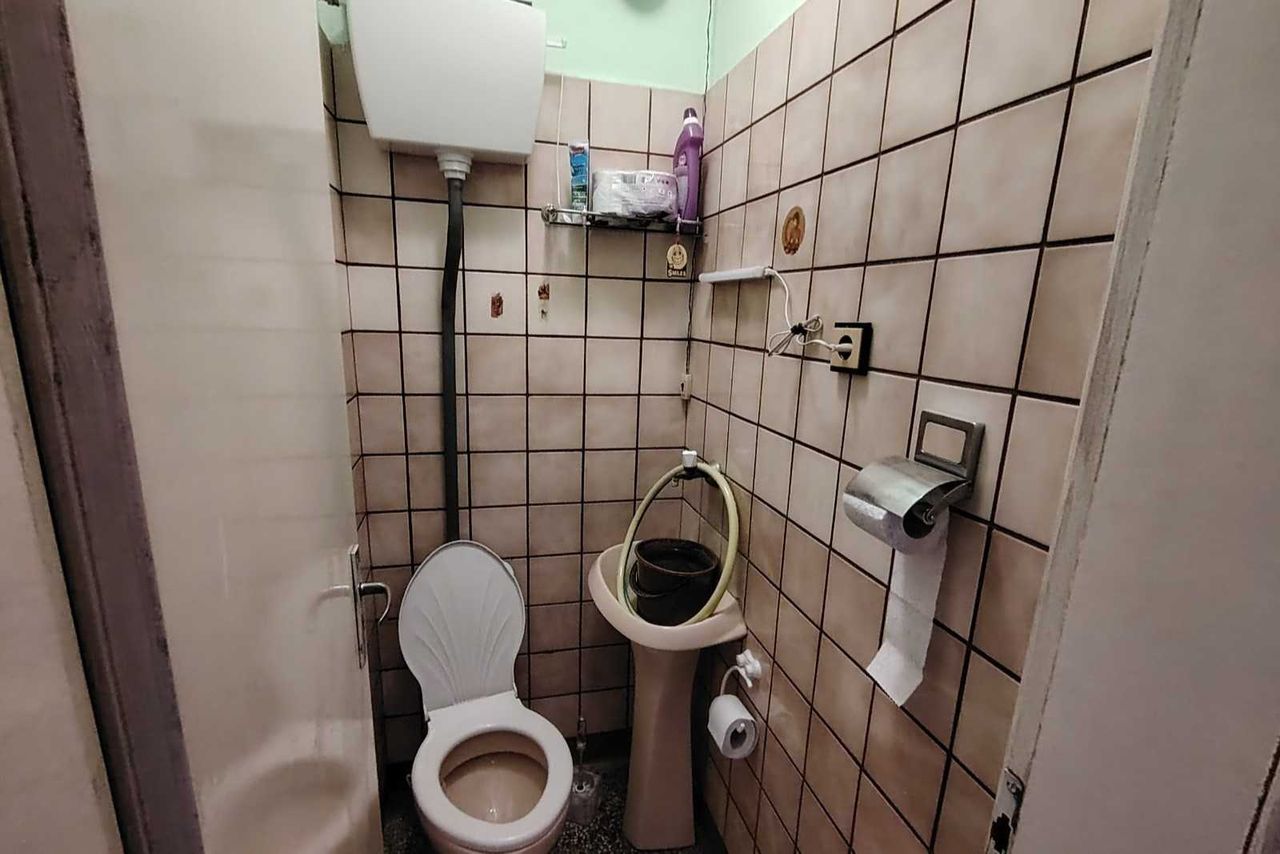 Продава се Къща в Левски - 340 кв.м за 180 €/кв.м - Снимка #19