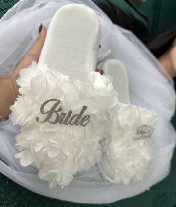 Set papucei si diadema bride