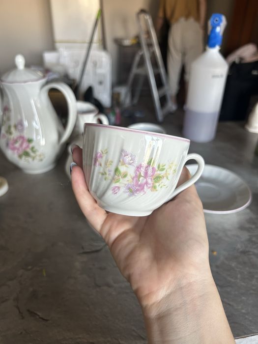 Сервиз за кафе - чаши, чинийки, канички, захарница