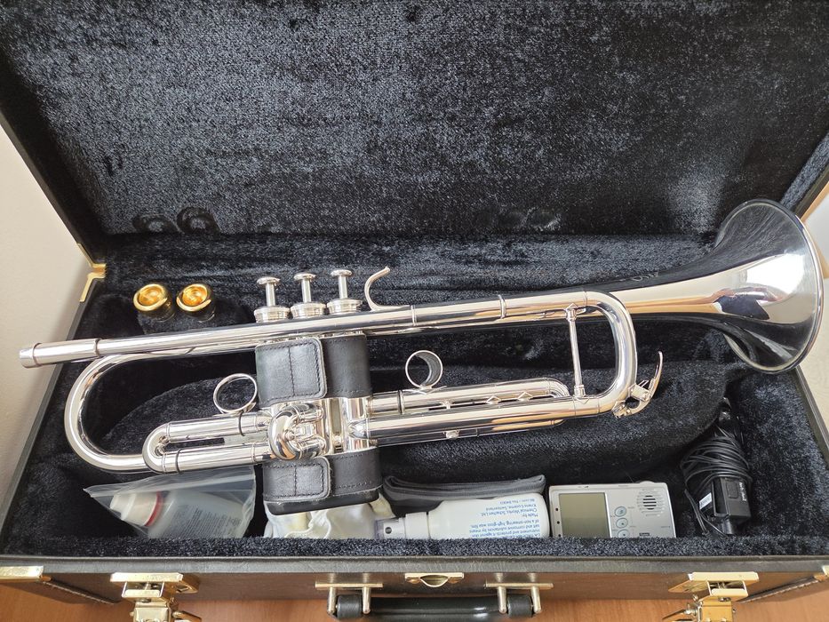 Vand trompeta Bb Yamaha Xeno 8335RGS, stare impecabila