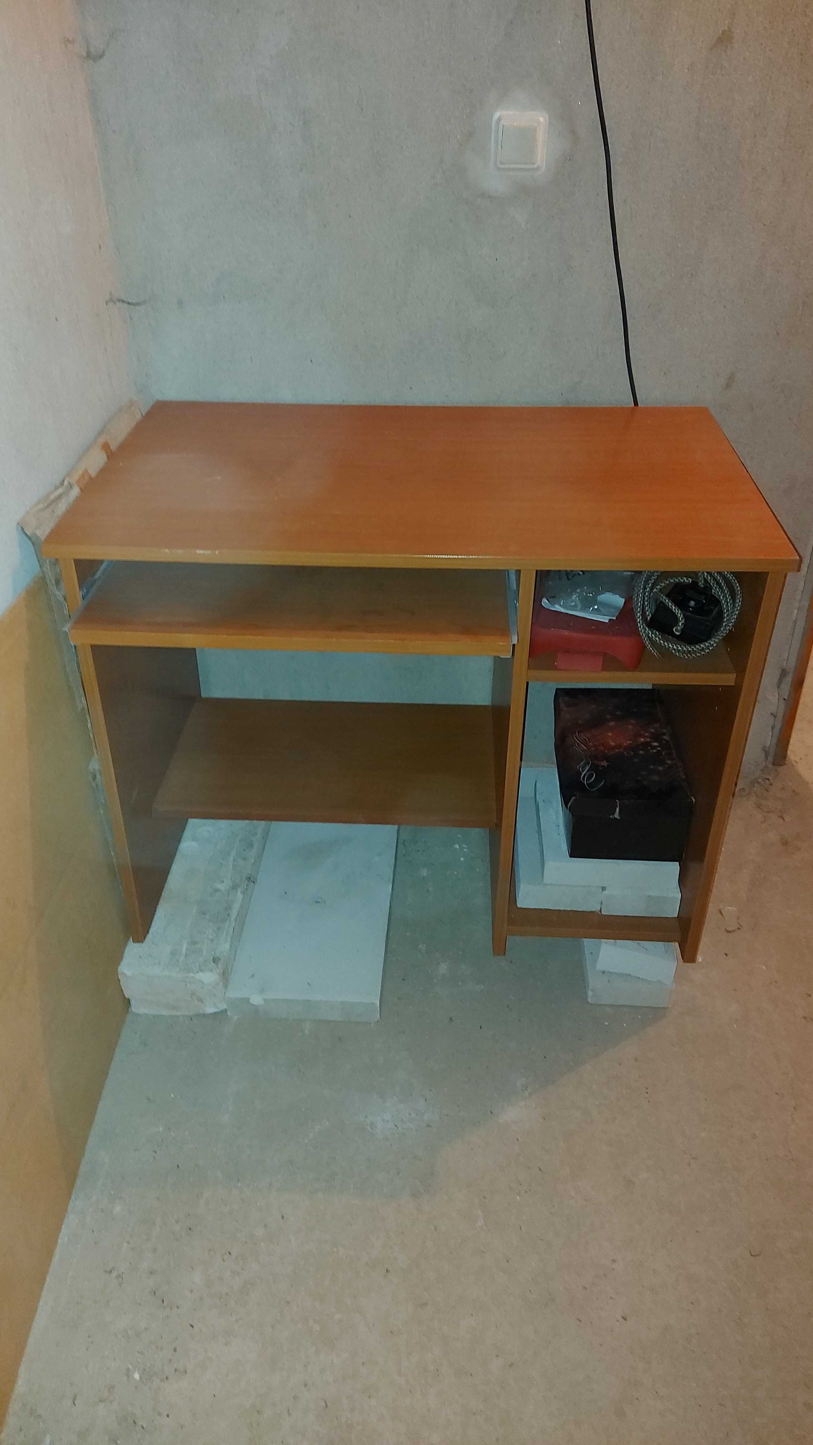 Комплект: ученическо бюро и офис стол.