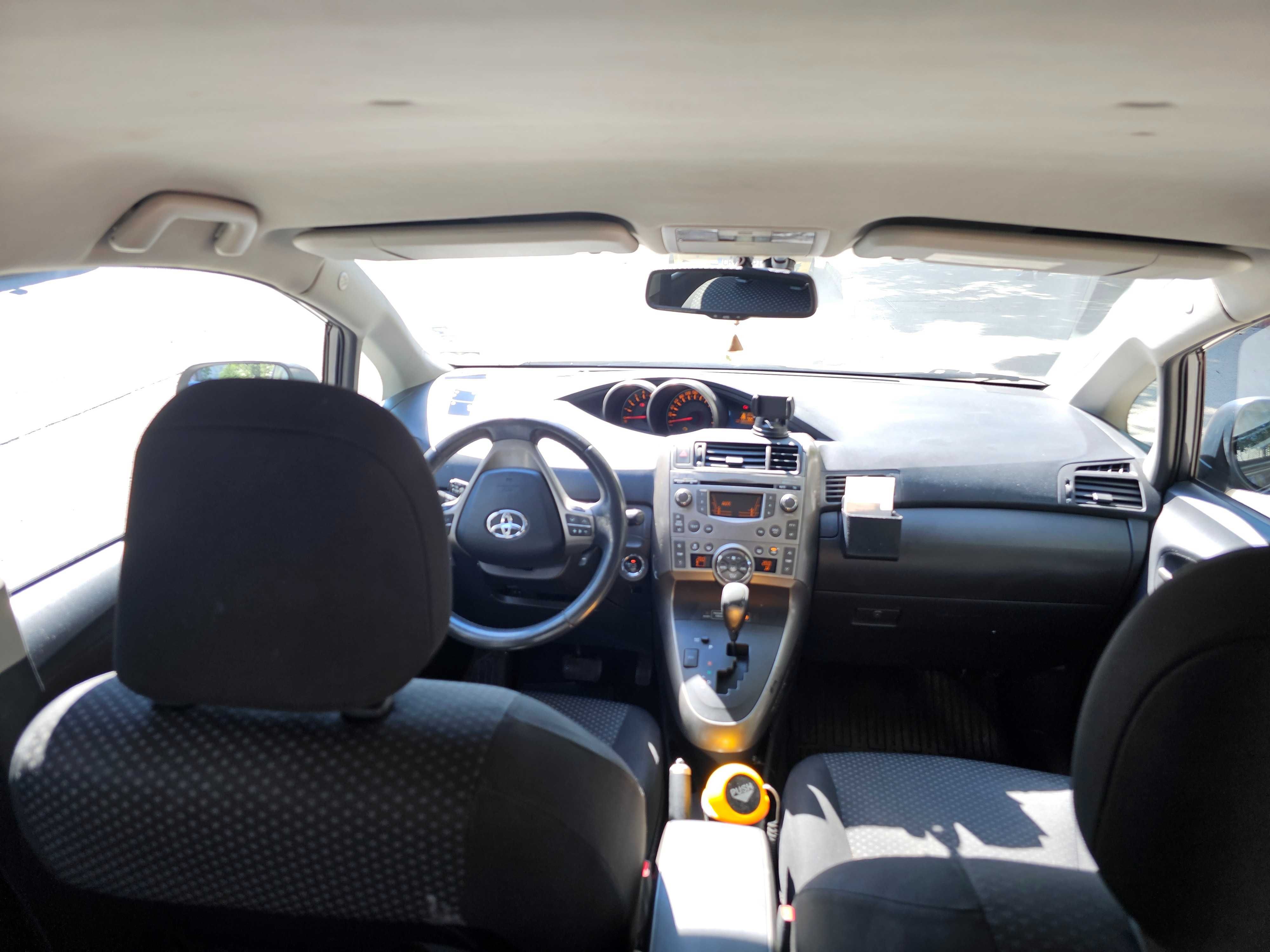 Toyota Verso 2.2 D-4D, 150 к.с., Автоматик, 7 места