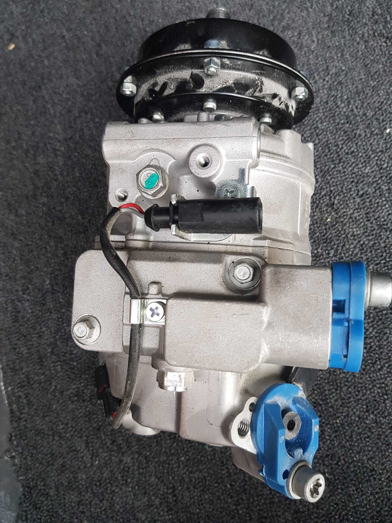 Compresor AC - VOLKSWAGEN,  motor de 2500 cc (BPC), nou