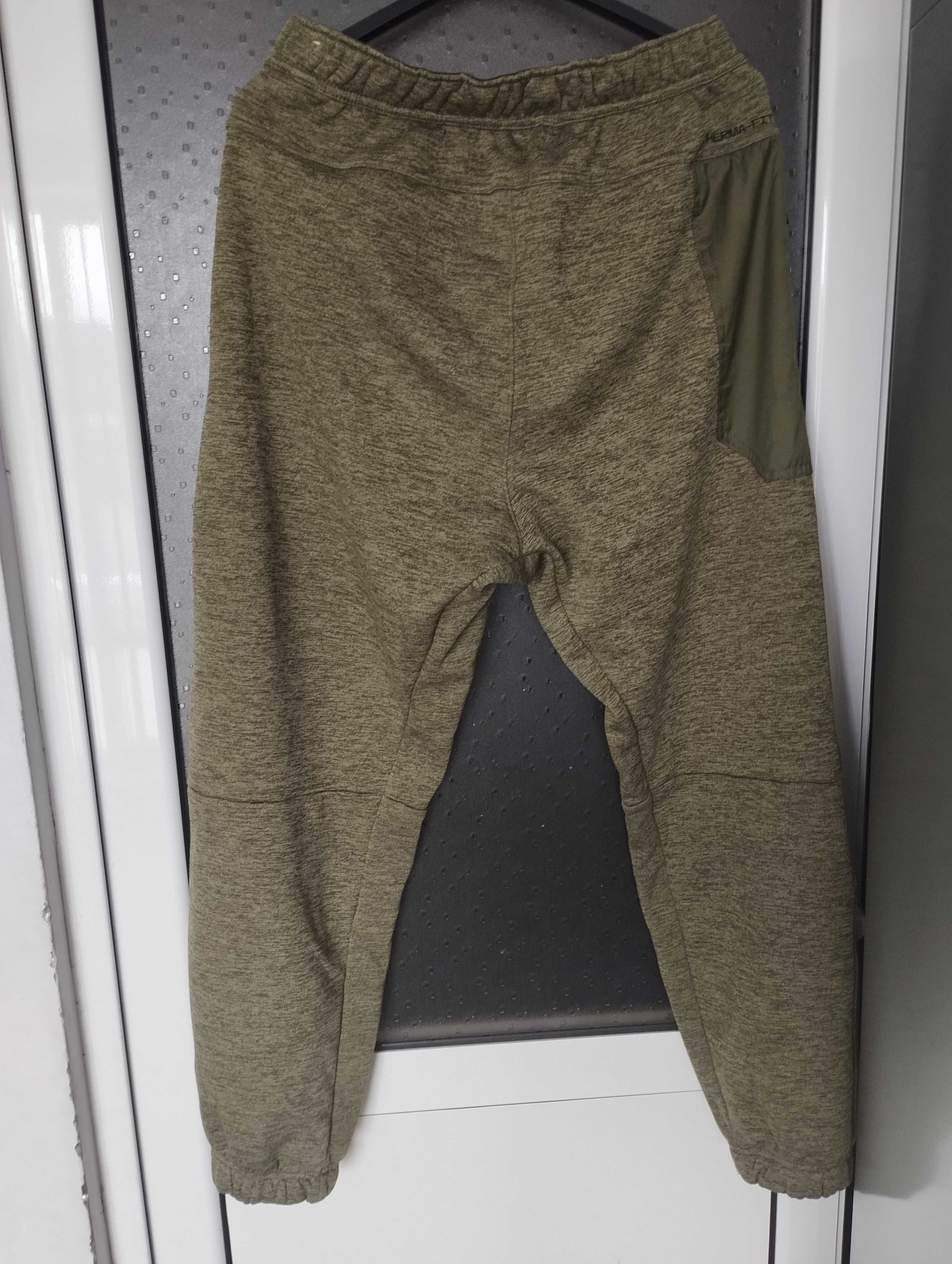 Уникално Мъжко долнище NIKE Therma Fit Tapered Fleece Jogger OLIVE