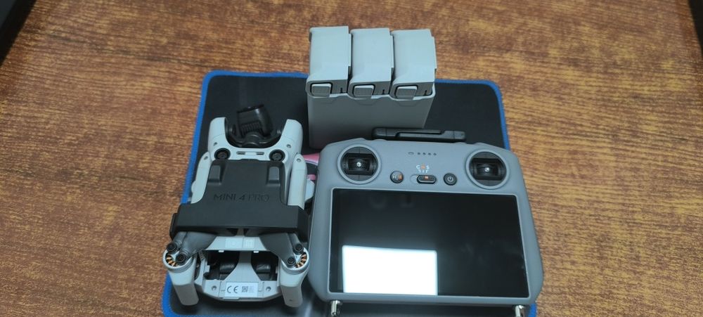 Dji mini 4 pro more combo .