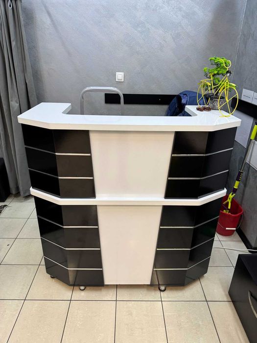 Оборудване за магазин за дрехи – много запазено!