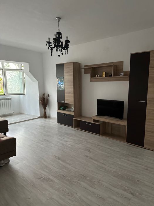 Ofer spre închiriere apartament cu 2 camere