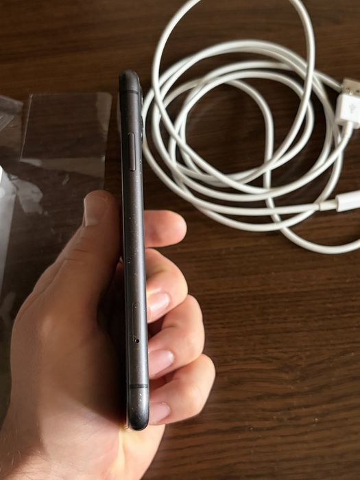 iPhone 11 - 64GB като нов