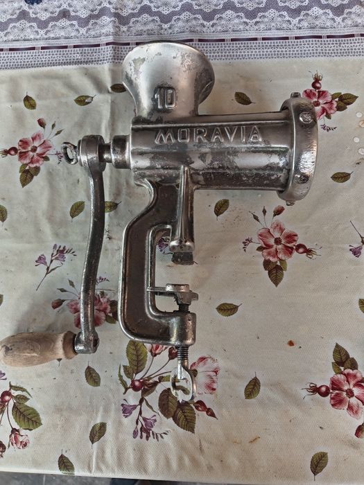 Mașina de tocat carne Moravia