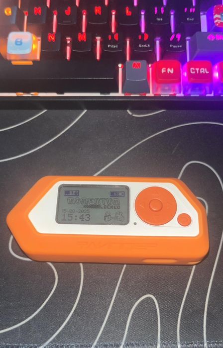 Flipper Zero + husă silicon portocalie (Soft Momentum)