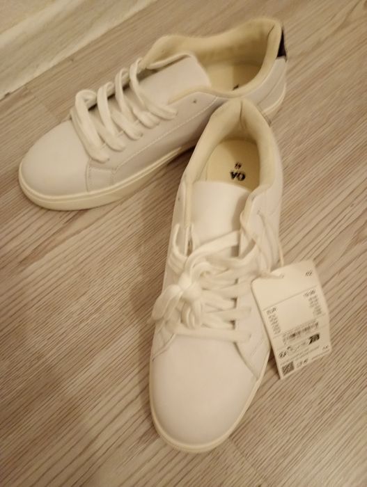 Adidași albi C&A 42