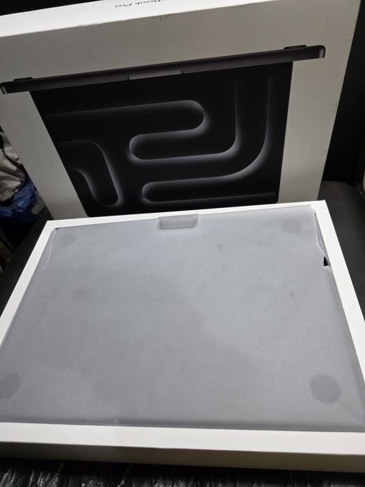 MacBook Pro 14" cu cip Apple M3 PRO  18GB 512GB SSD Garantie IMPECABIL