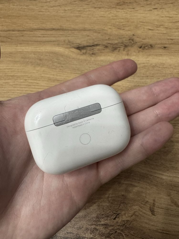 Airpods pro только кейс, без наушников