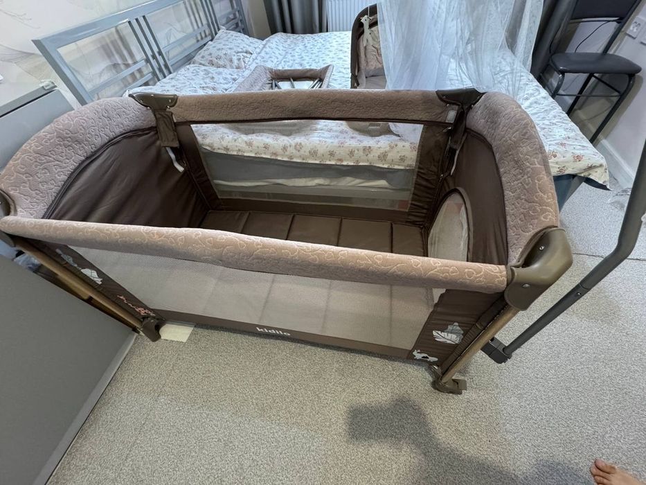 Кроват манеж продаётся сотилади