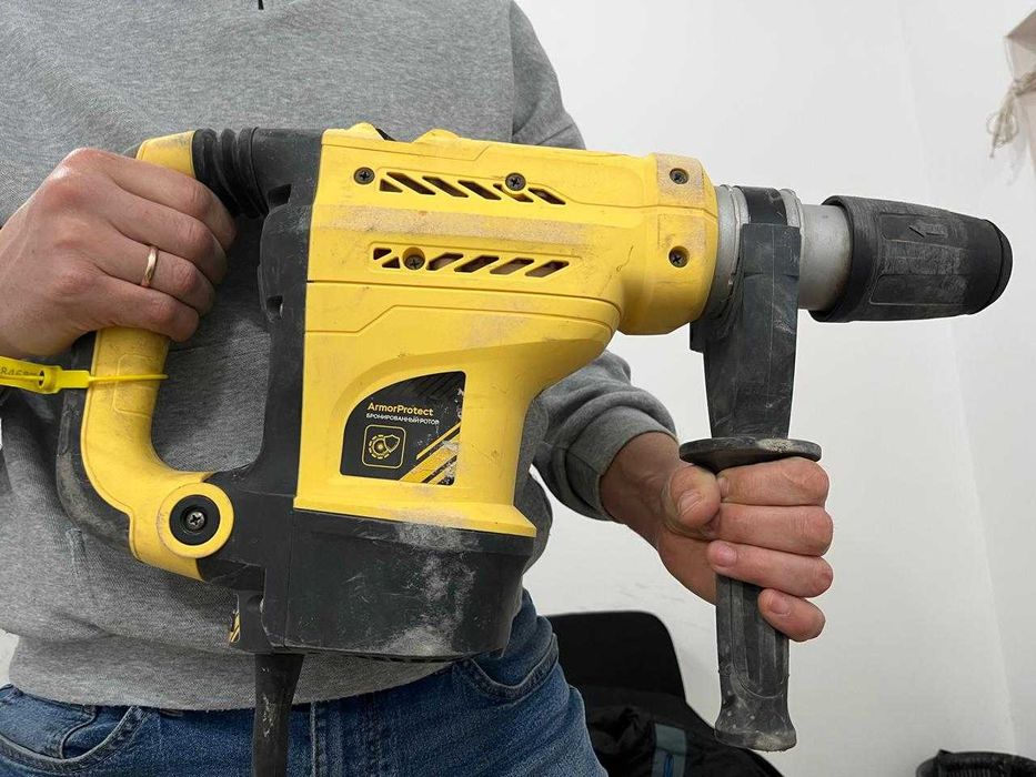 Продам перфоратор SDS Max бур в подарок