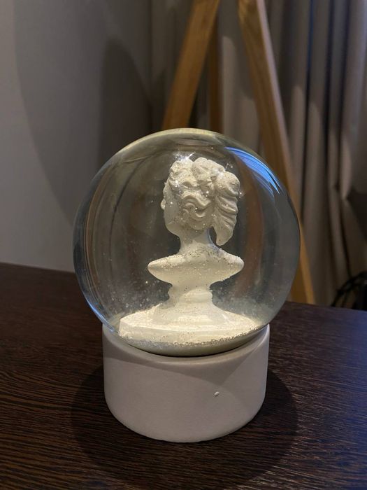 Снежно кълбо с Венера