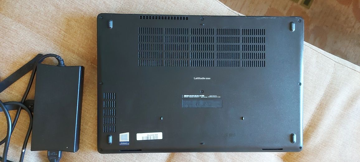 laptop dell- намокрен