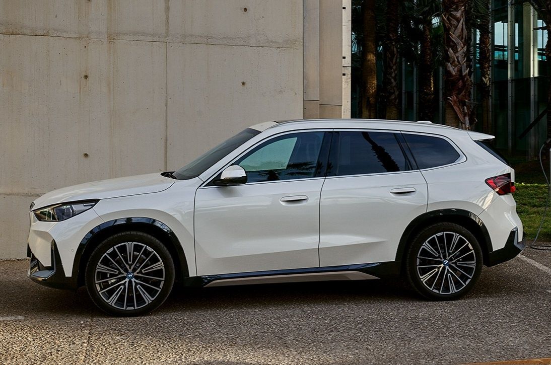 Срочно продам BMW iX1 40000$ Крутая машина .
