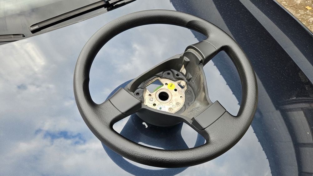 Волан VW три лъча в идеално състояние! И топка за скоростен лост.