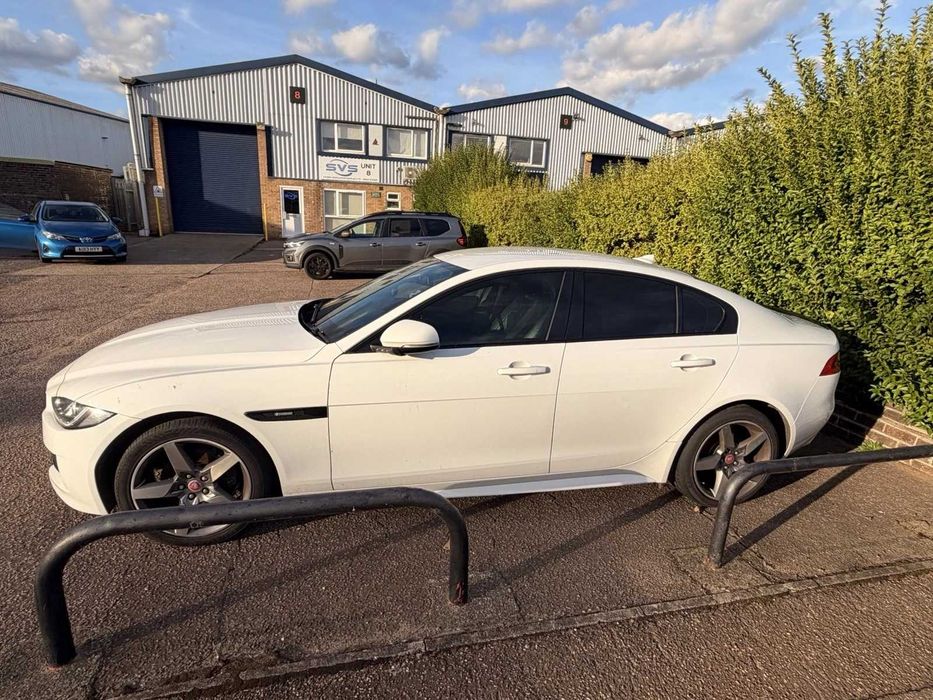 На части Jaguar Xe 2.0d R line Автоматик 2015 година