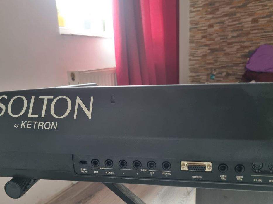 Vând orga  Ketron X1 ca noua