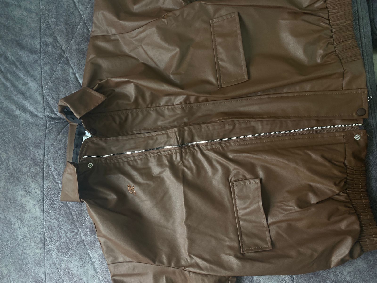 Кожанпя коричневая куртка