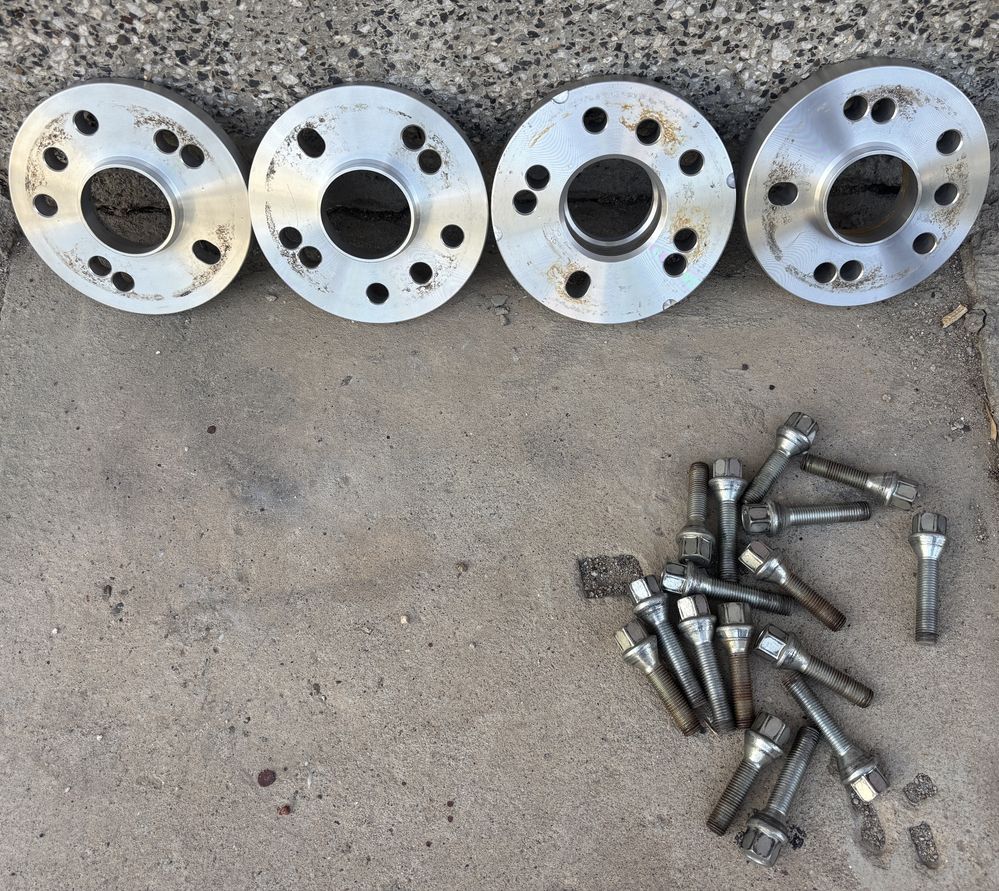 Продавам фланци за джанти 4x100 /Renault/Mazda/Dacia/Audi/Golf/Honda
