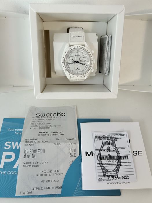 Ceas Swatch X Omega Mission to MoonPHASE Snoopy Edition .