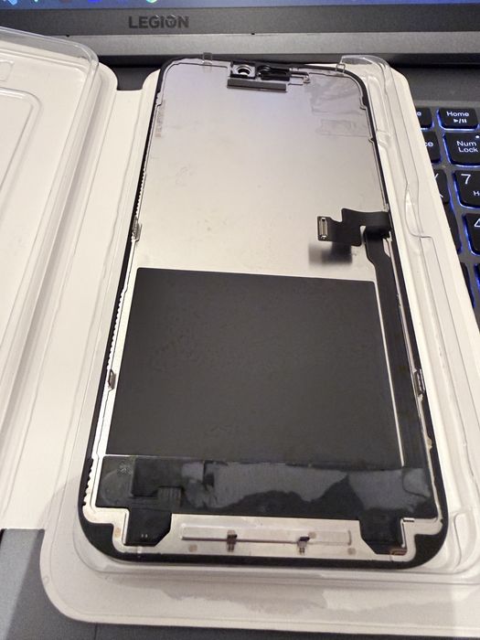 iPhone 16 pro max display