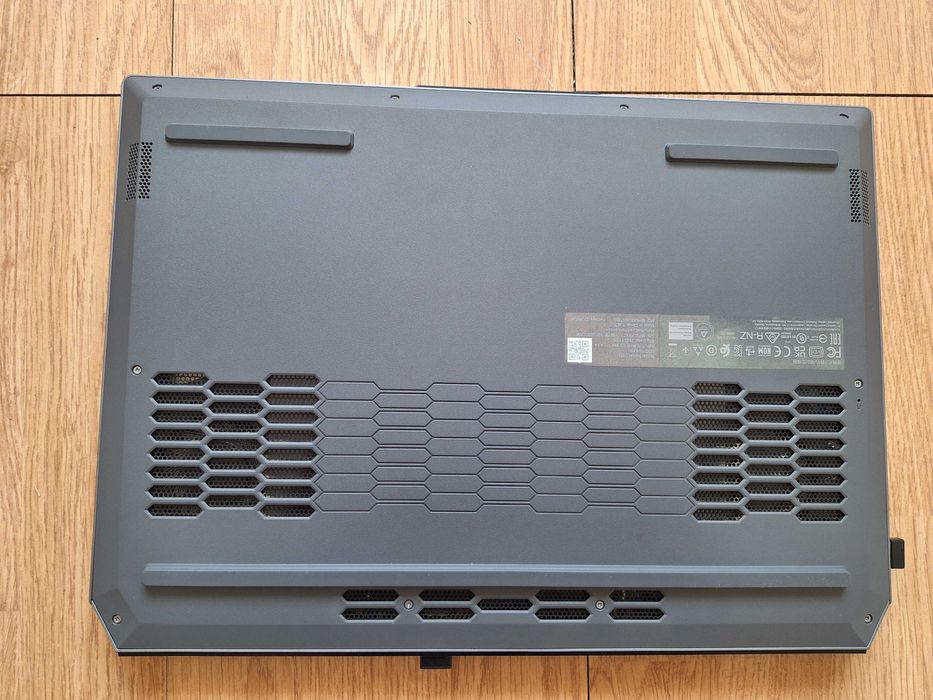 Laptop Gaming Lenovo LOQ 15IAX9I cu procesor Intel® Core™ i5-12450HX