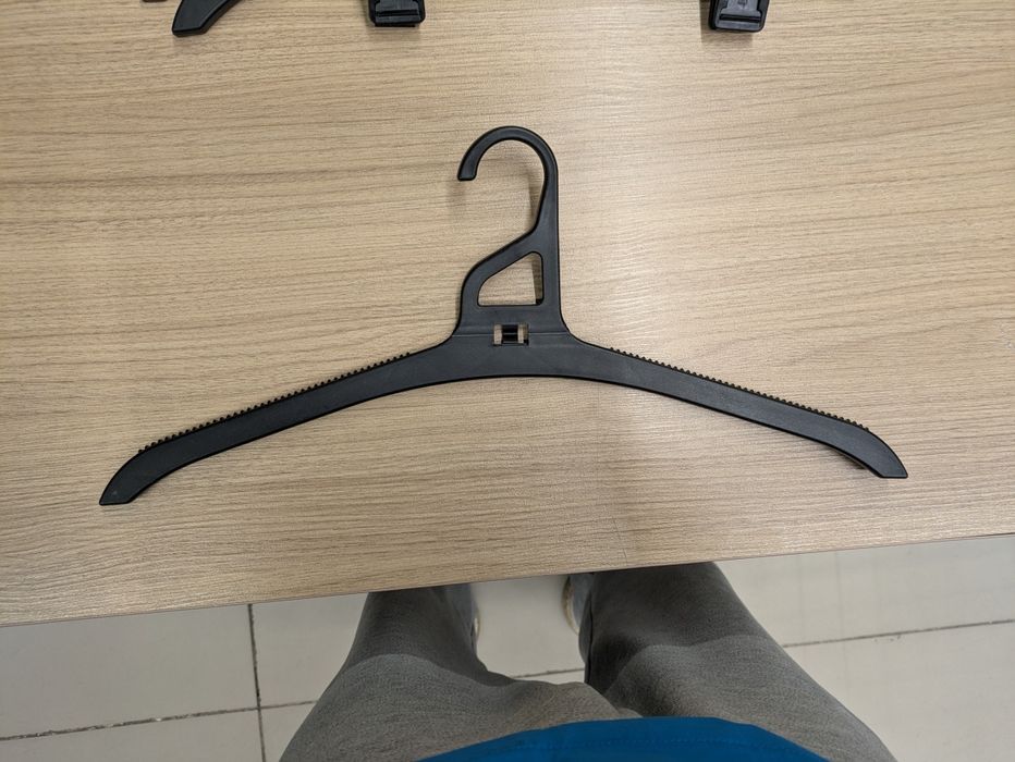Пластиковые вешалки