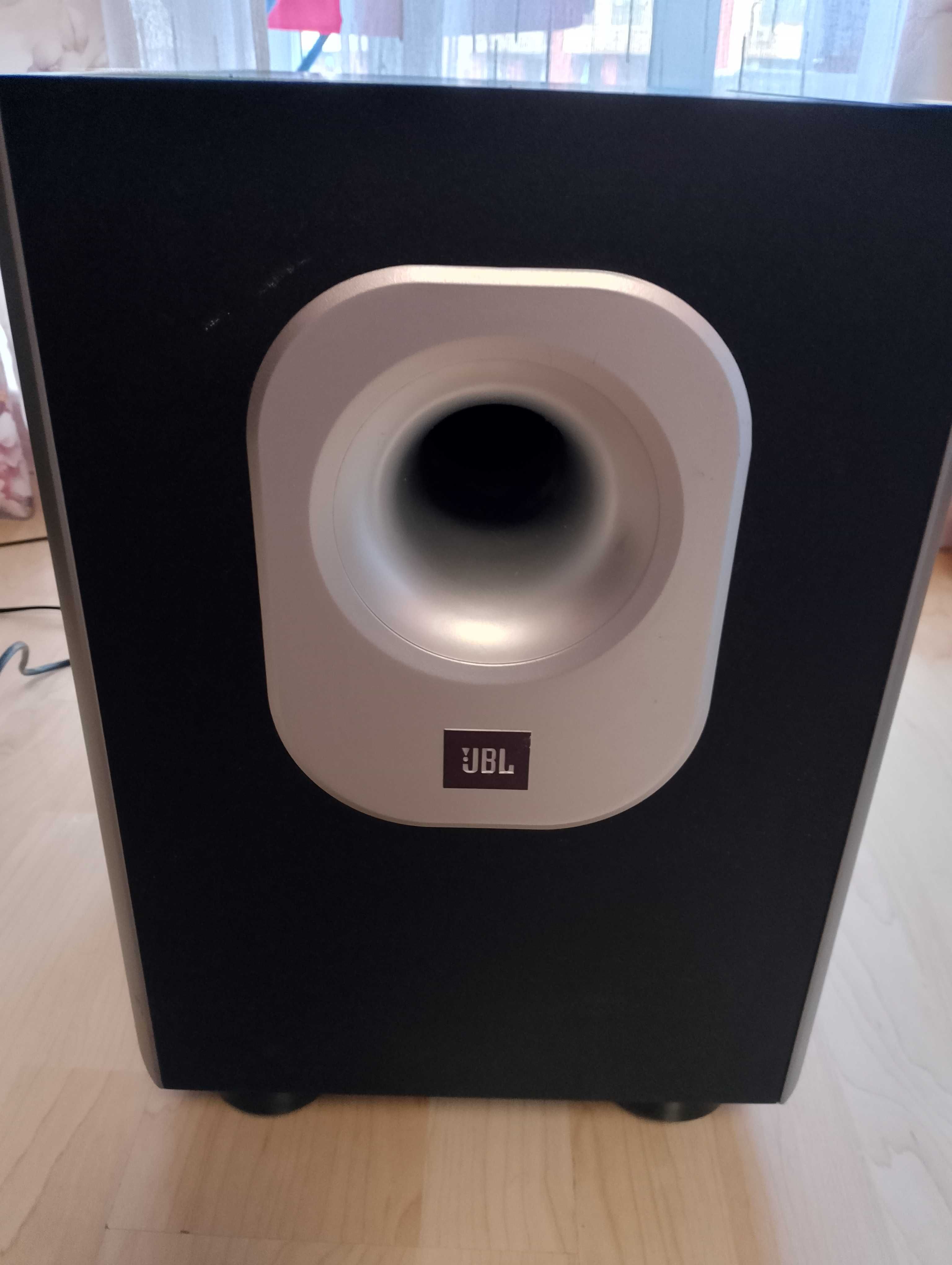 Продавам  активен събуфер JBL