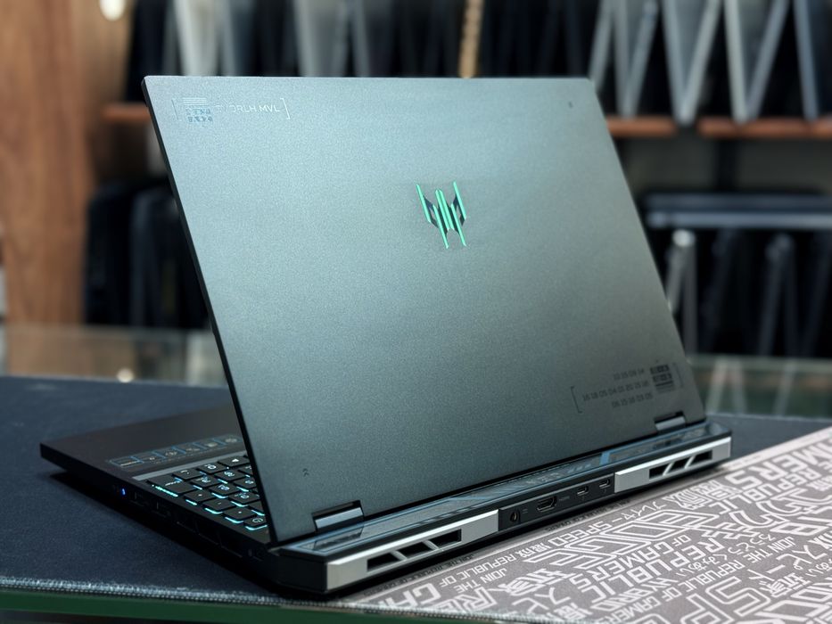 Acer Predator 16S Ai ultra 9-275HX RTX-5060 32/1TB oled