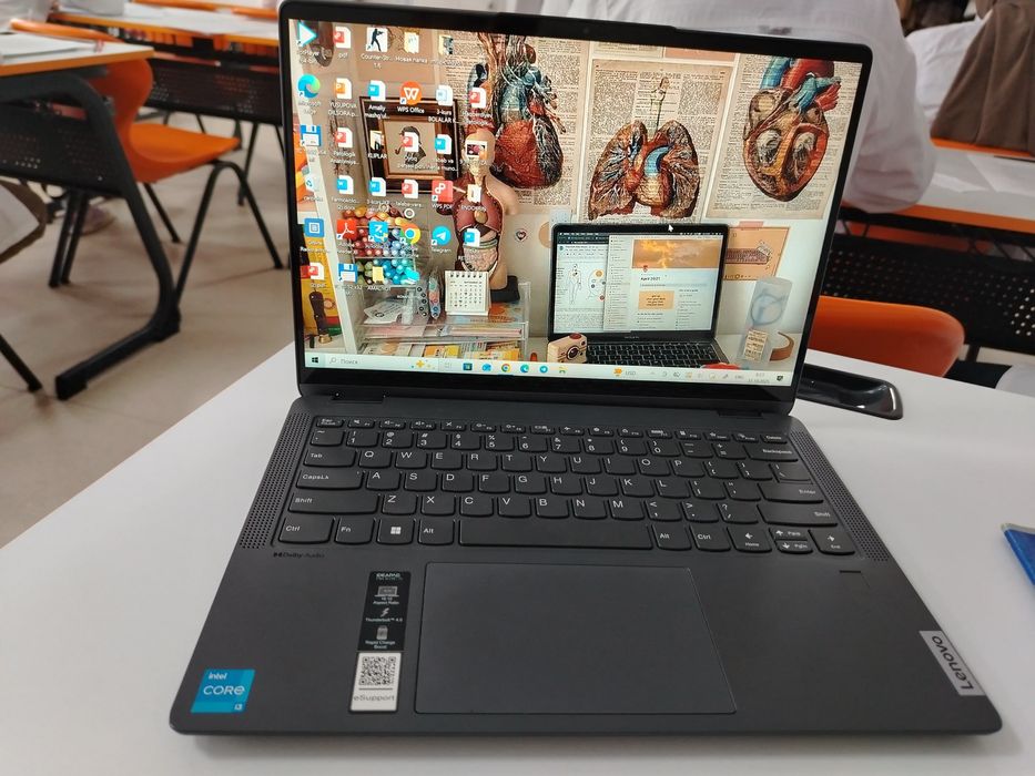 Lenovo sensorlik noutbuk