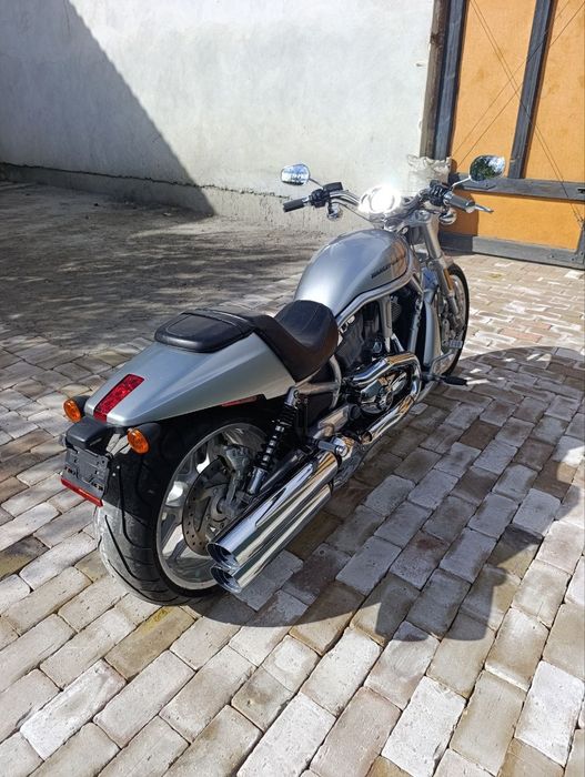 Harley-davidson night rod sotiladi