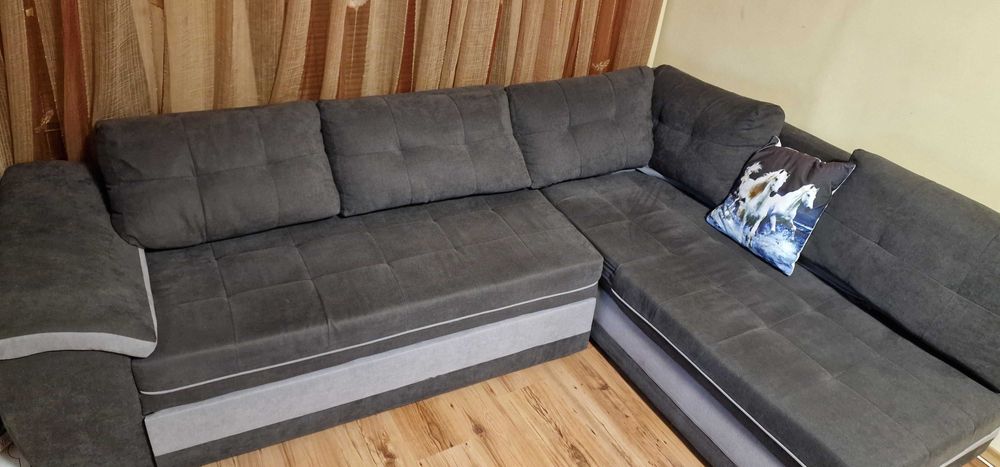 Ъглов диван с екстри.