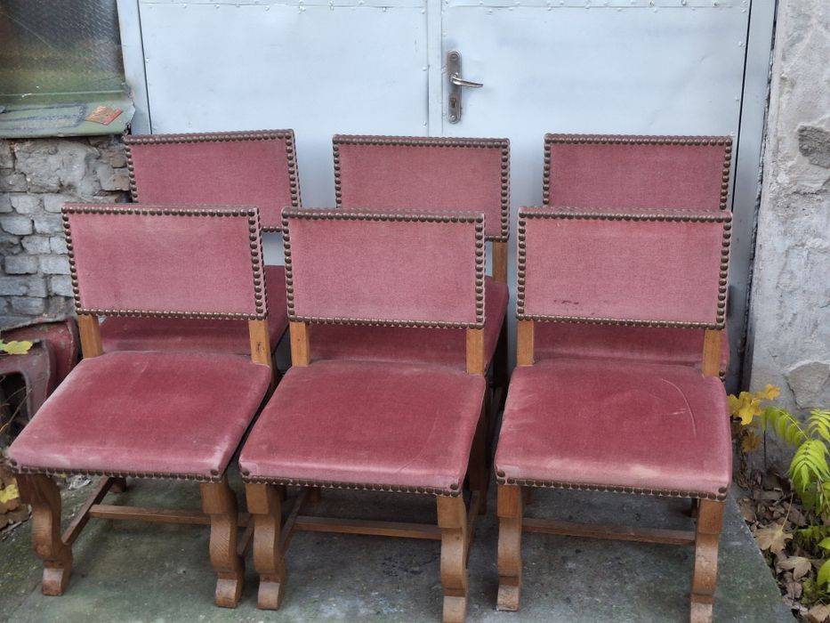 Шест  стола за хранене