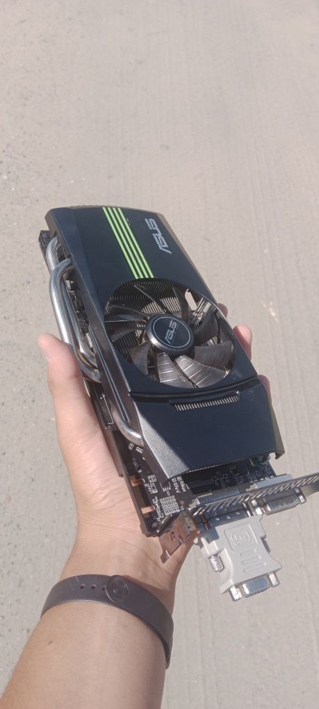 Продам видеокарту 560ti