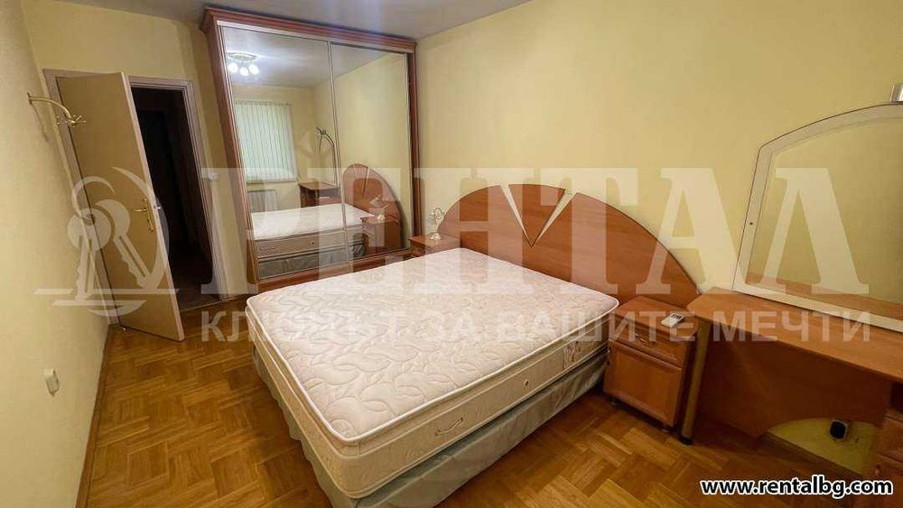 Дава се под наем Тристаен апартамент в Пловдив, Център - 115 кв.м за 600 € - Снимка #12